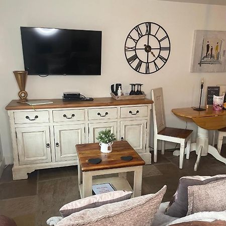 Hollies Cottage Кийли Екстериор снимка